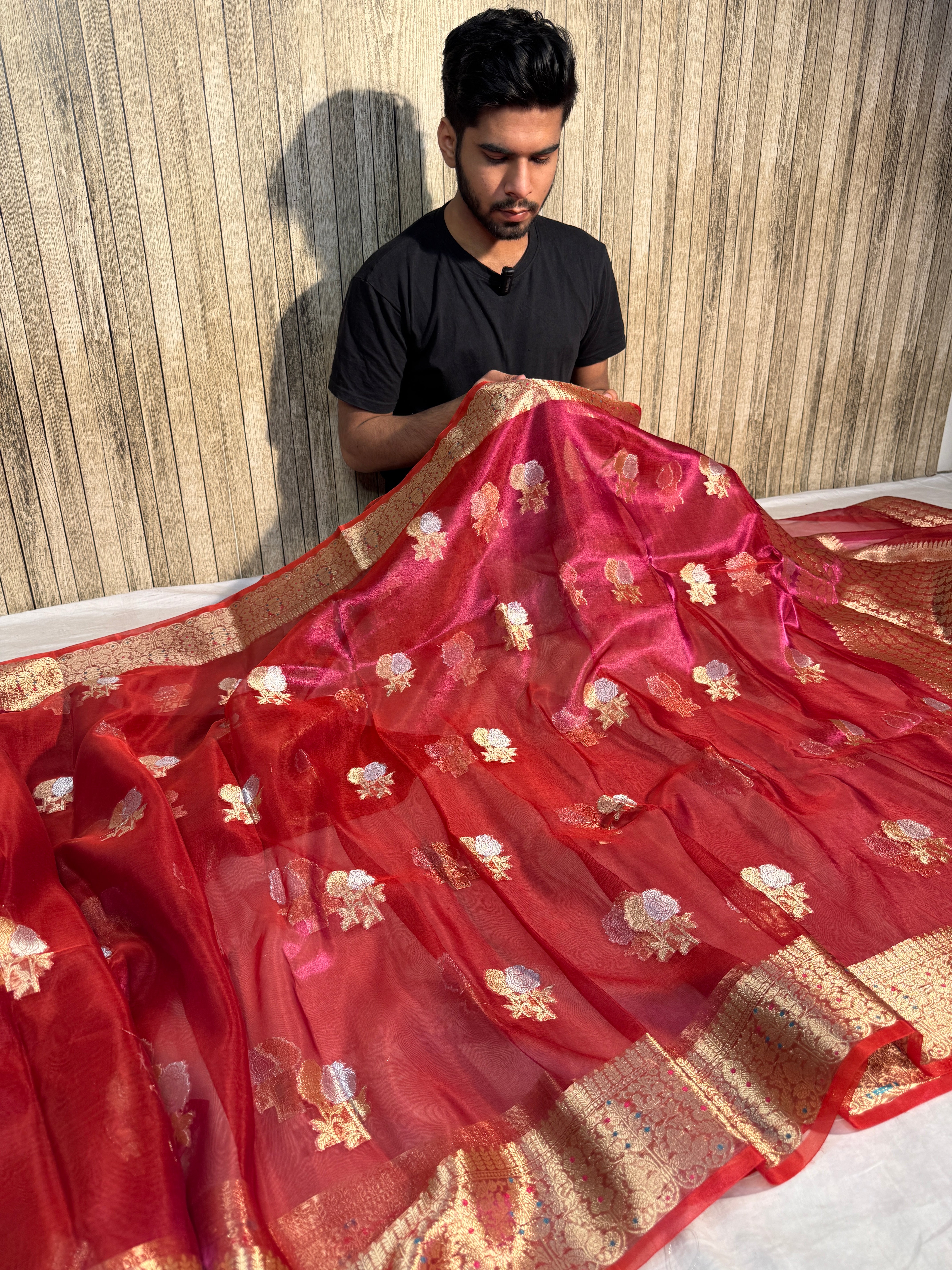 Dual Shaded Pure Tissue Silk Banarasi Saree with Traditional Meenakari Weave