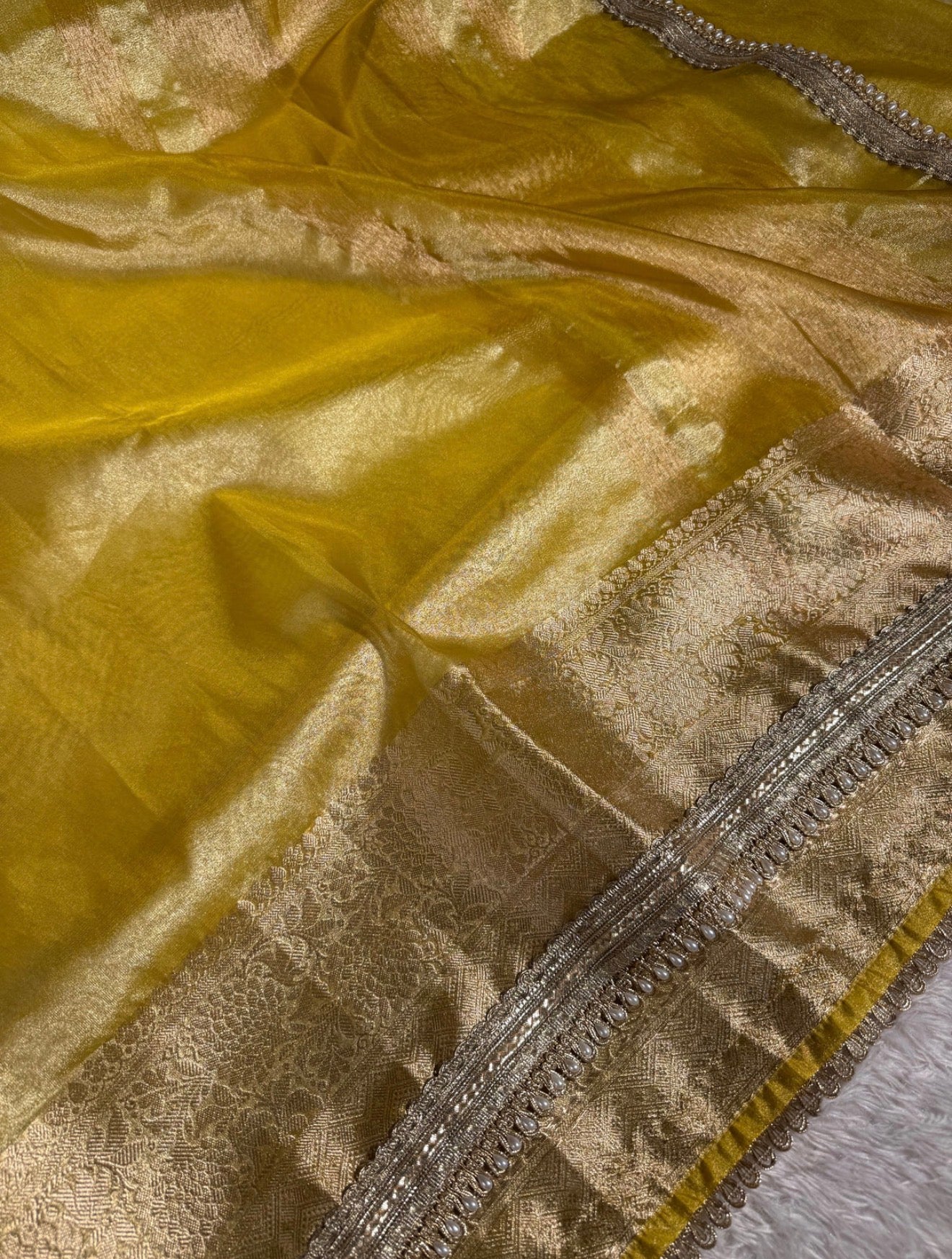 Jahnvi Kapoor Inspired Metallic Gold Tissue Silk Banarasi Saree