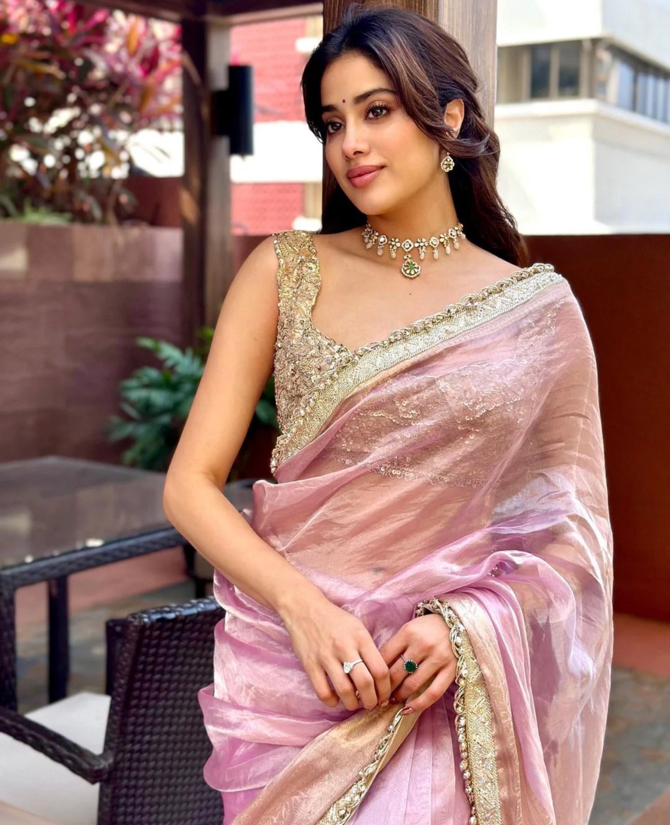 janhvi kapoor pink tissue saree