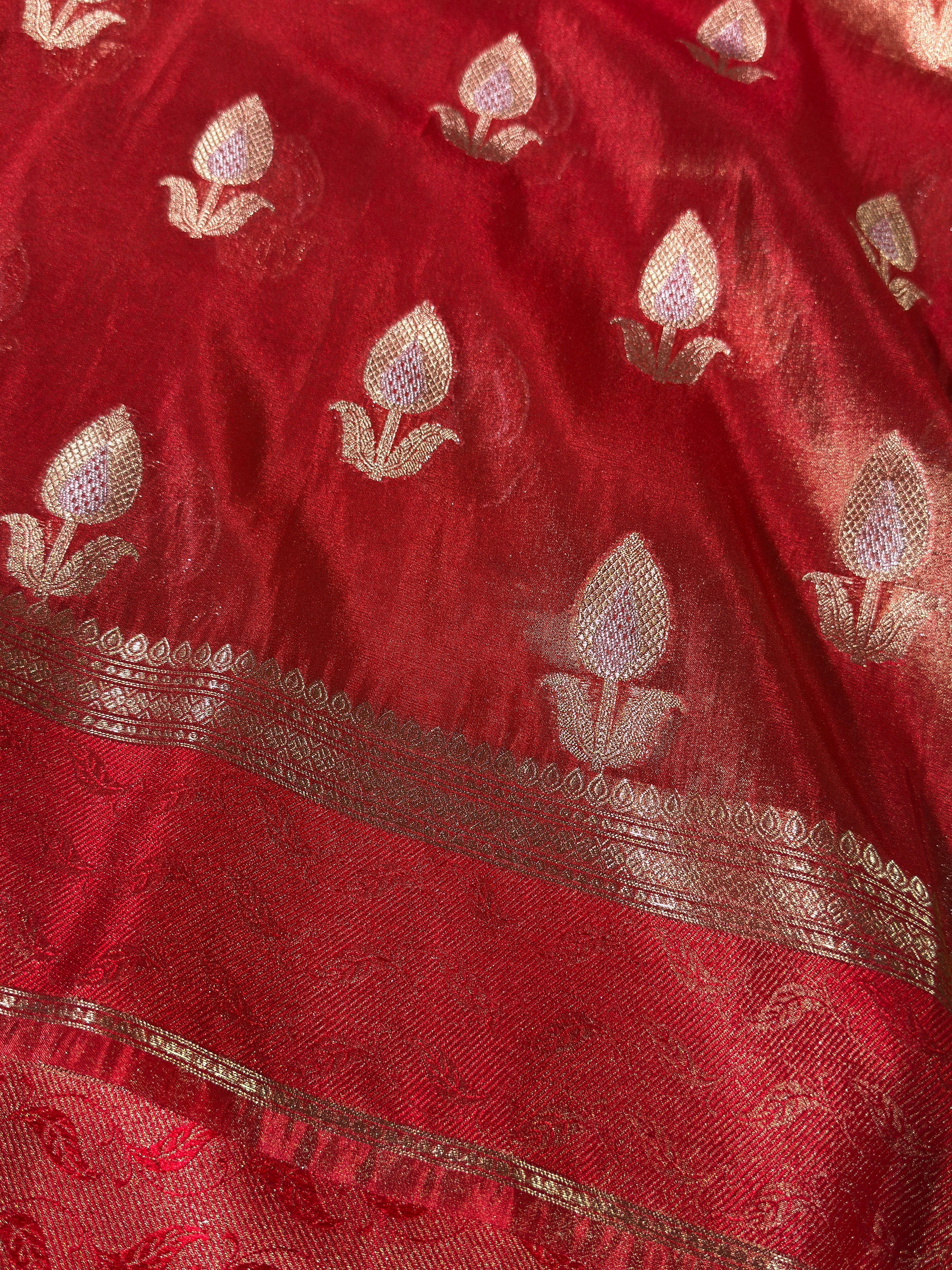 Metallic Red Breathable Tissue Silk Banarasi Saree