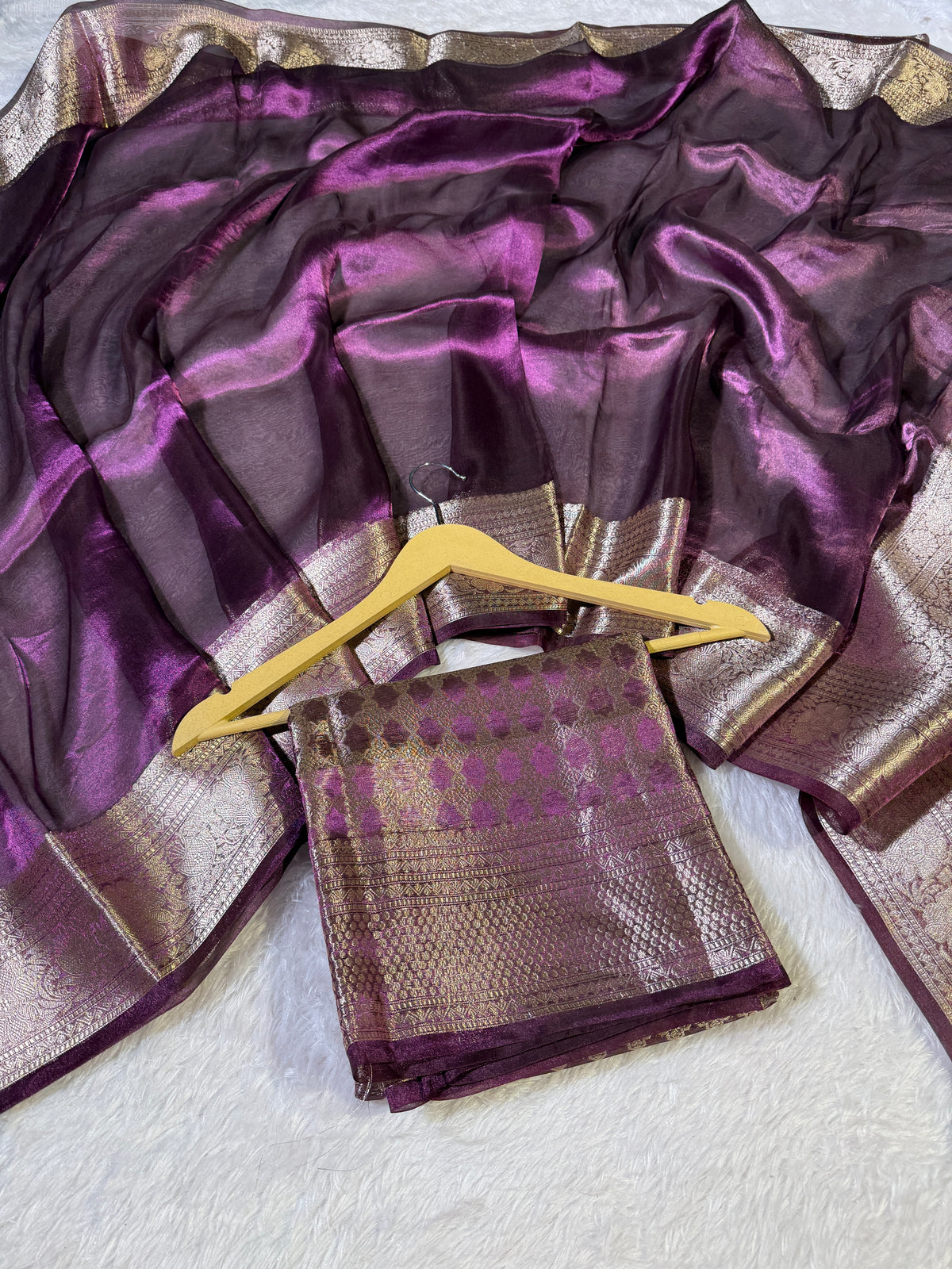 Metallic Magenta 100% Pure Tissue Silk Banarasi Saree