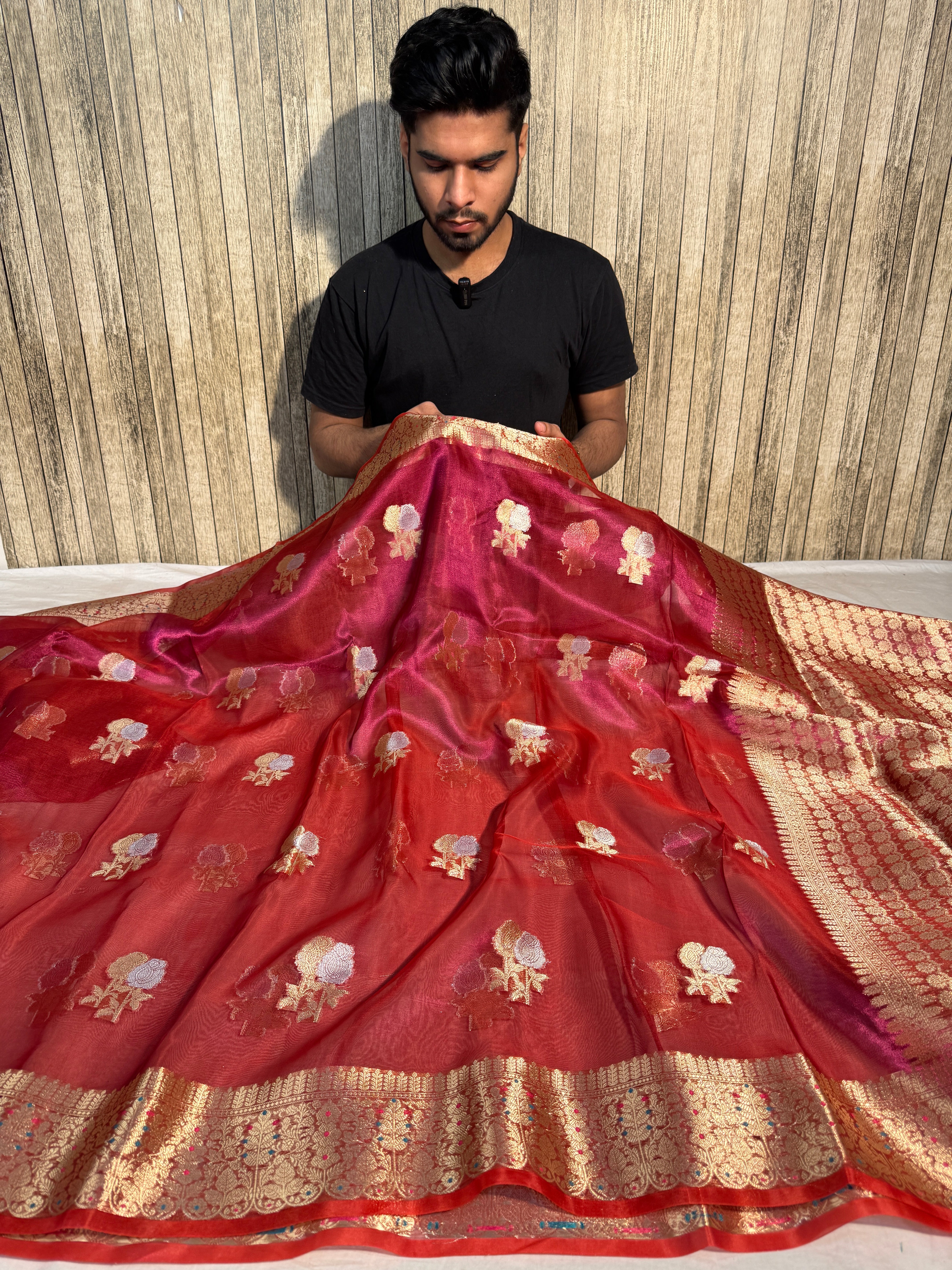 Dual Shaded Pure Tissue Silk Banarasi Saree with Traditional Meenakari Weave