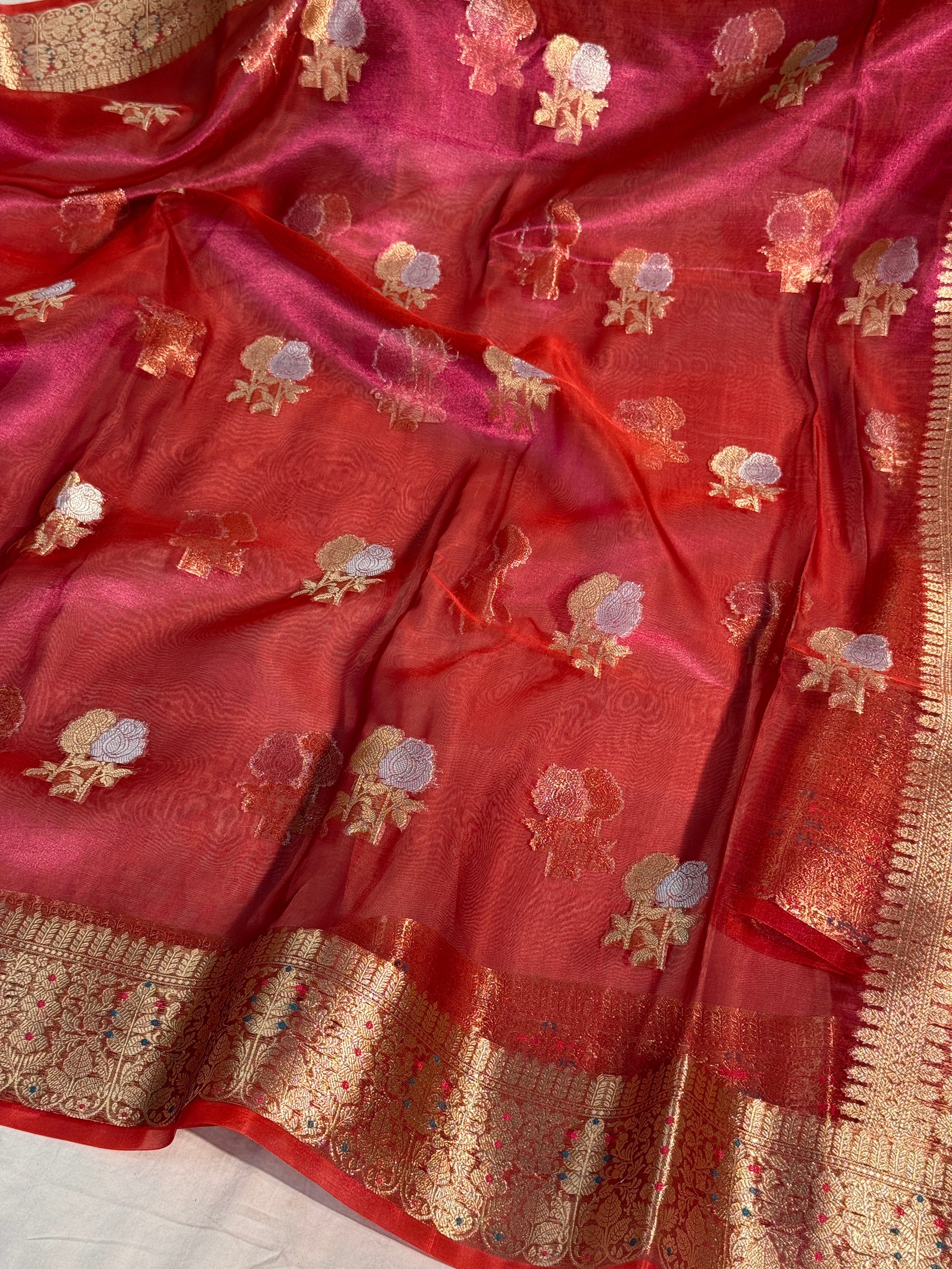 Dual Shaded Pure Tissue Silk Banarasi Saree with Traditional Meenakari Weave