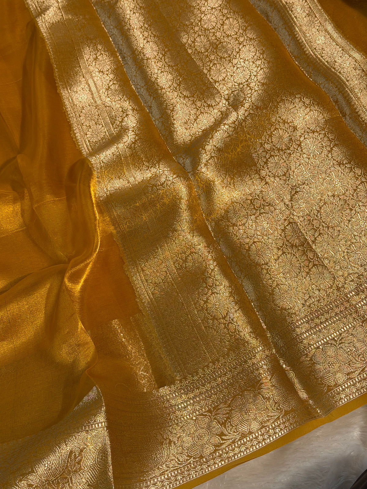 Metallic Gold 100% Pure Tissue Silk Banarasi Saree with Traditional Weave Borders