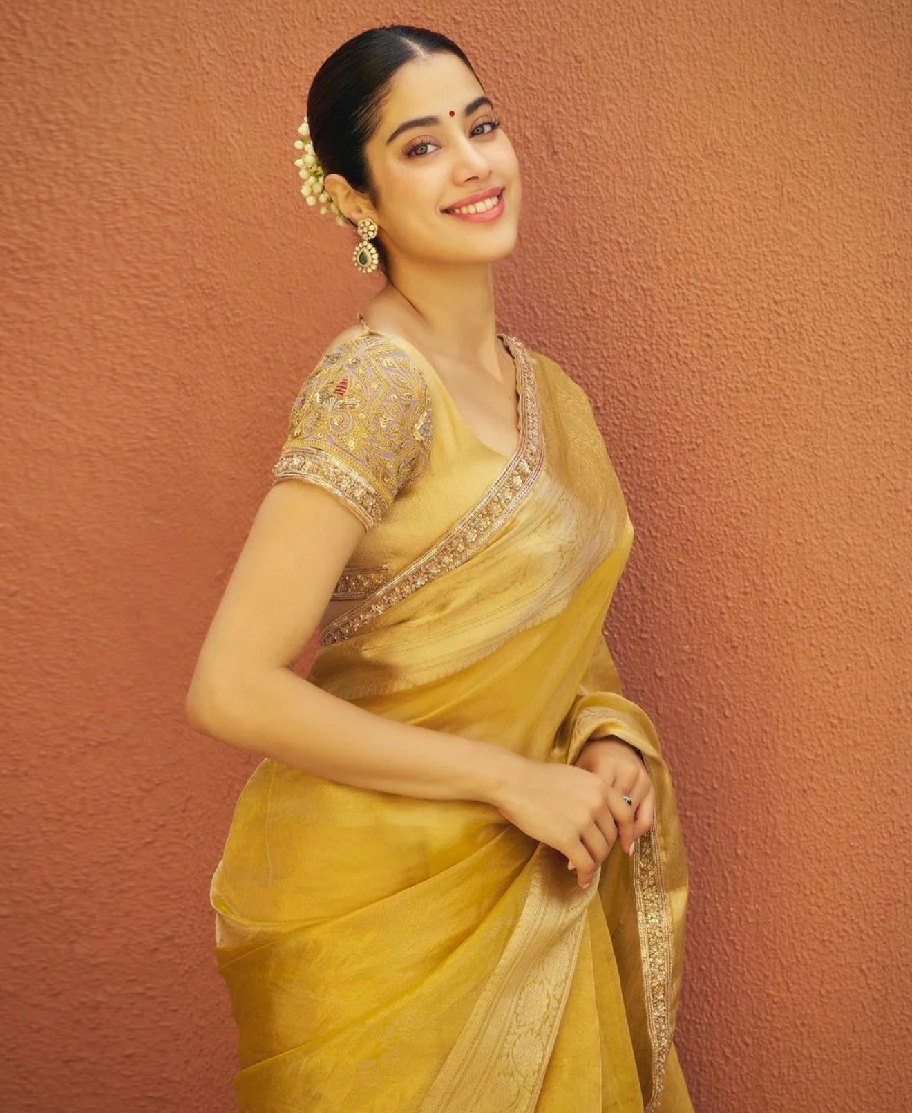 Metallic Gold 100% Pure Tissue Silk Banarasi Saree with Traditional Weave Borders