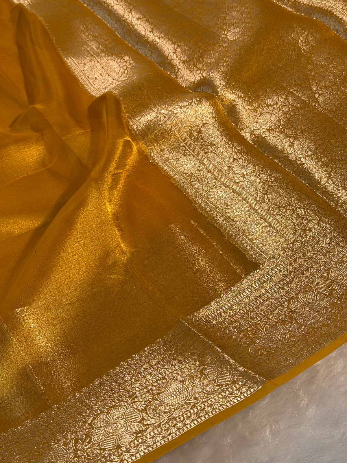 Metallic Gold 100% Pure Tissue Silk Banarasi Saree with Traditional Weave Borders