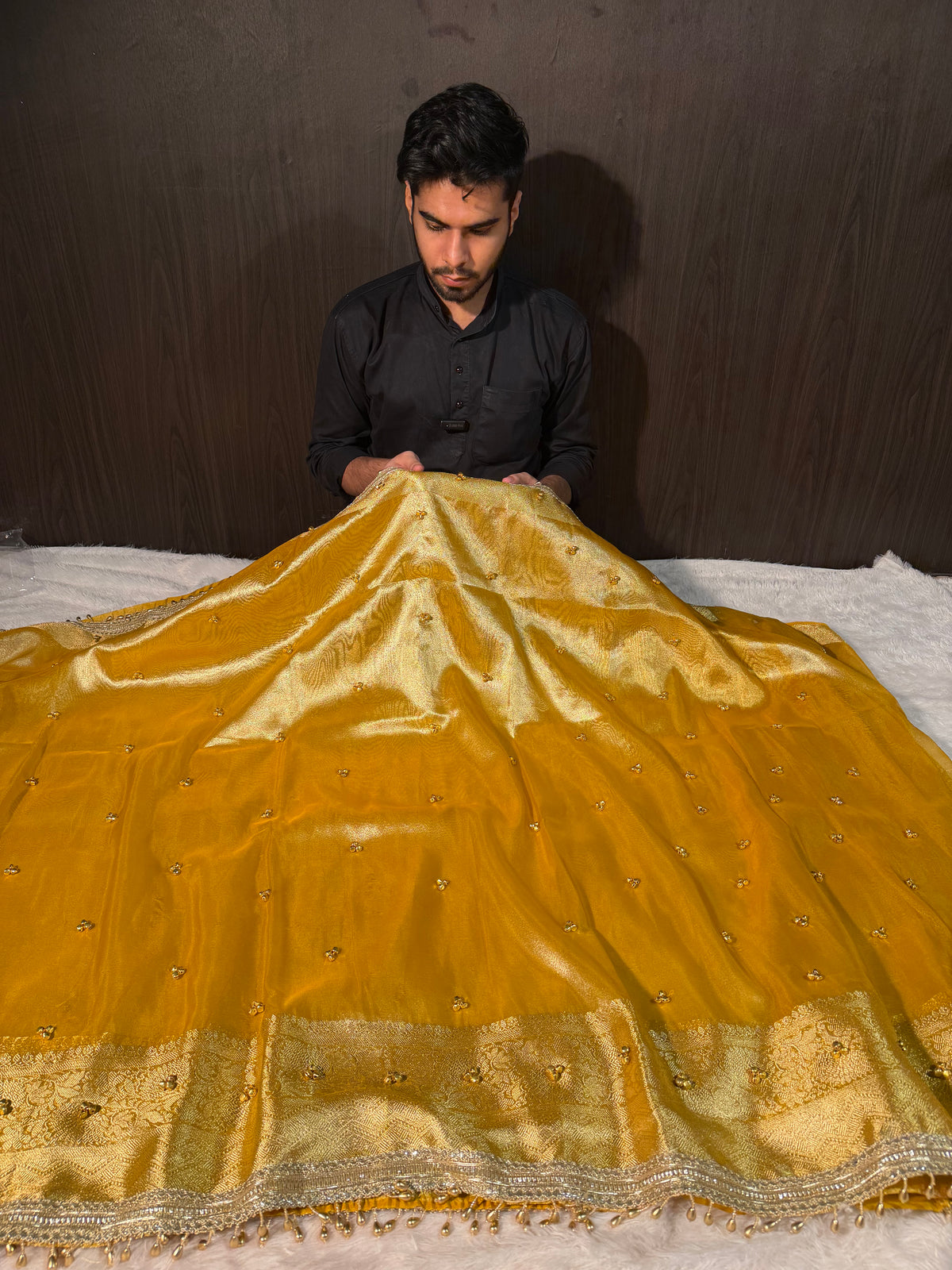 Viral Ghungroo Handwork Metallic Gold Premium Tissue Silk Banarasi Saree