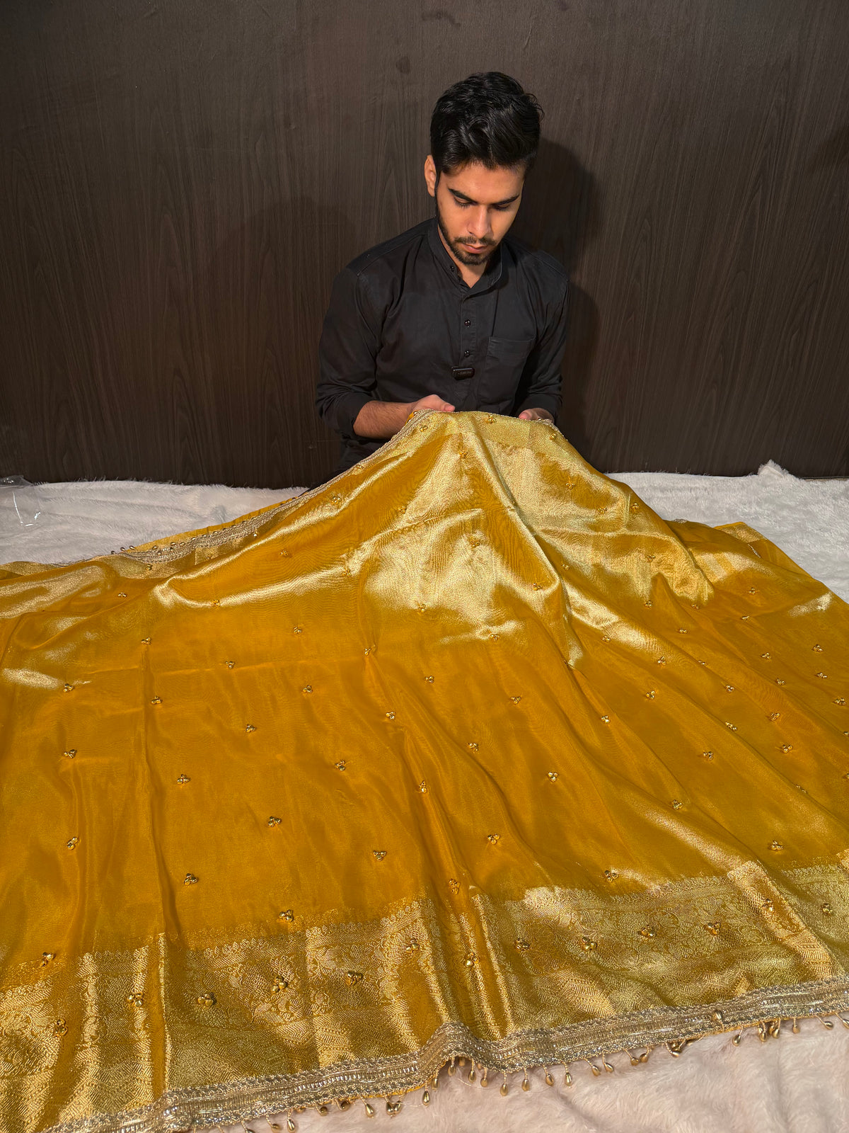 Viral Ghungroo Handwork Metallic Gold Premium Tissue Silk Banarasi Saree