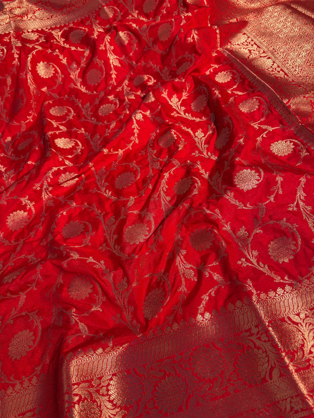 Bridal Red Premium Chiniya Silk Floral Jaal Weave Banarasi Saree